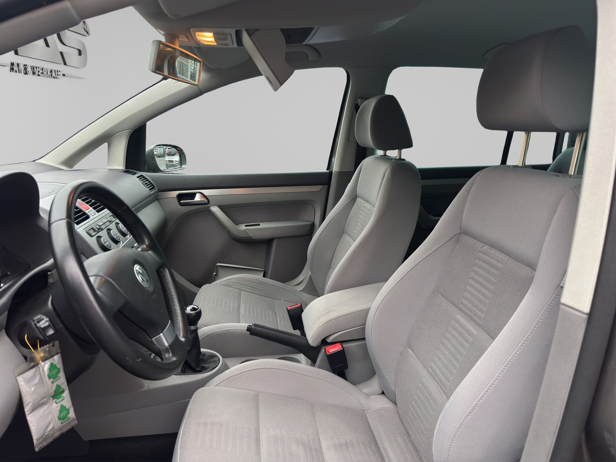 VW TOURAN 9