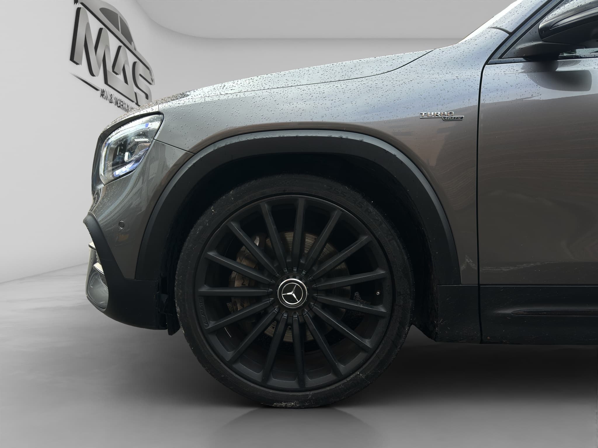 MERCEDES-BENZ GLB 35 AMG 16
