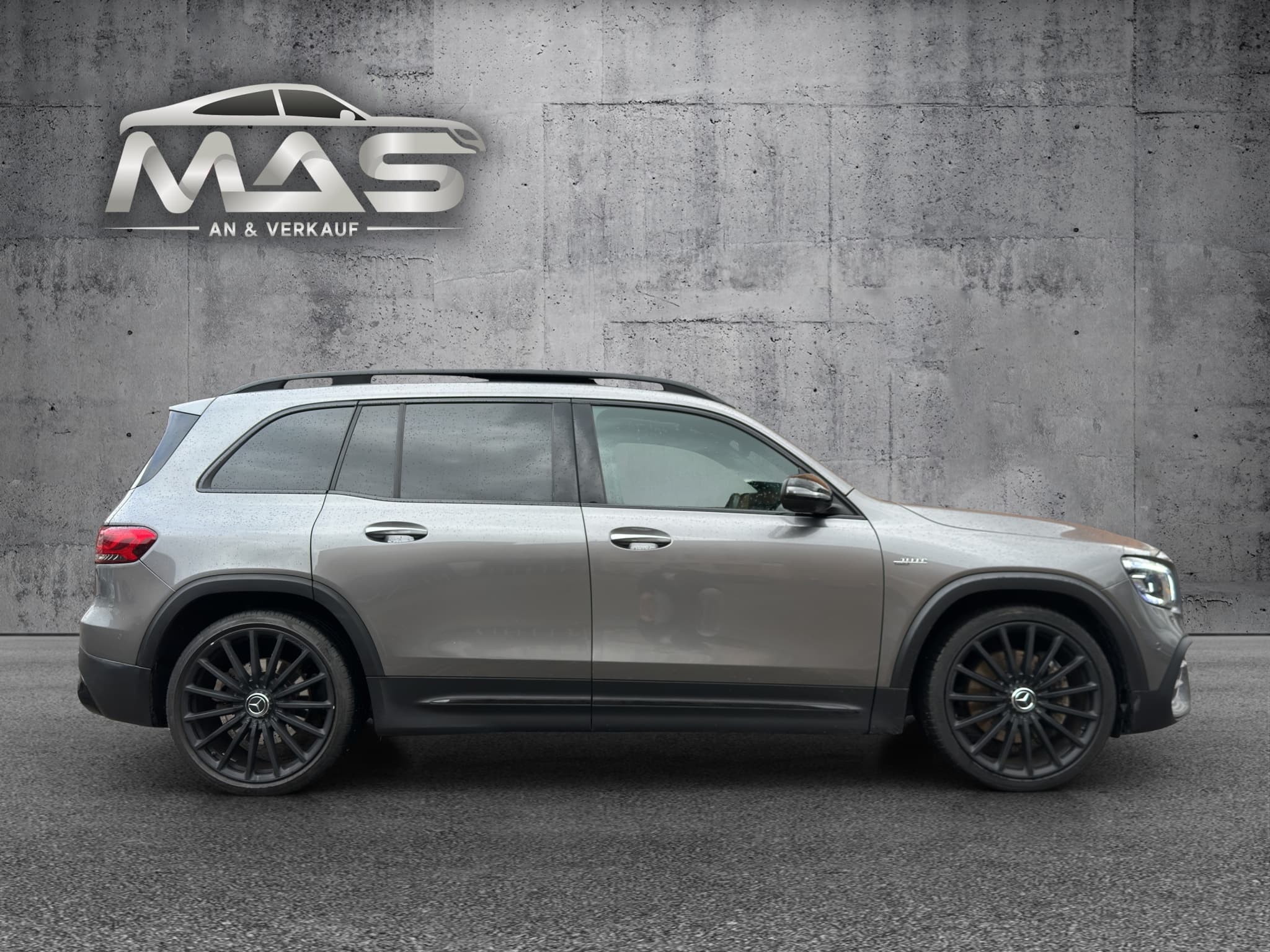 MERCEDES-BENZ GLB 35 AMG 7