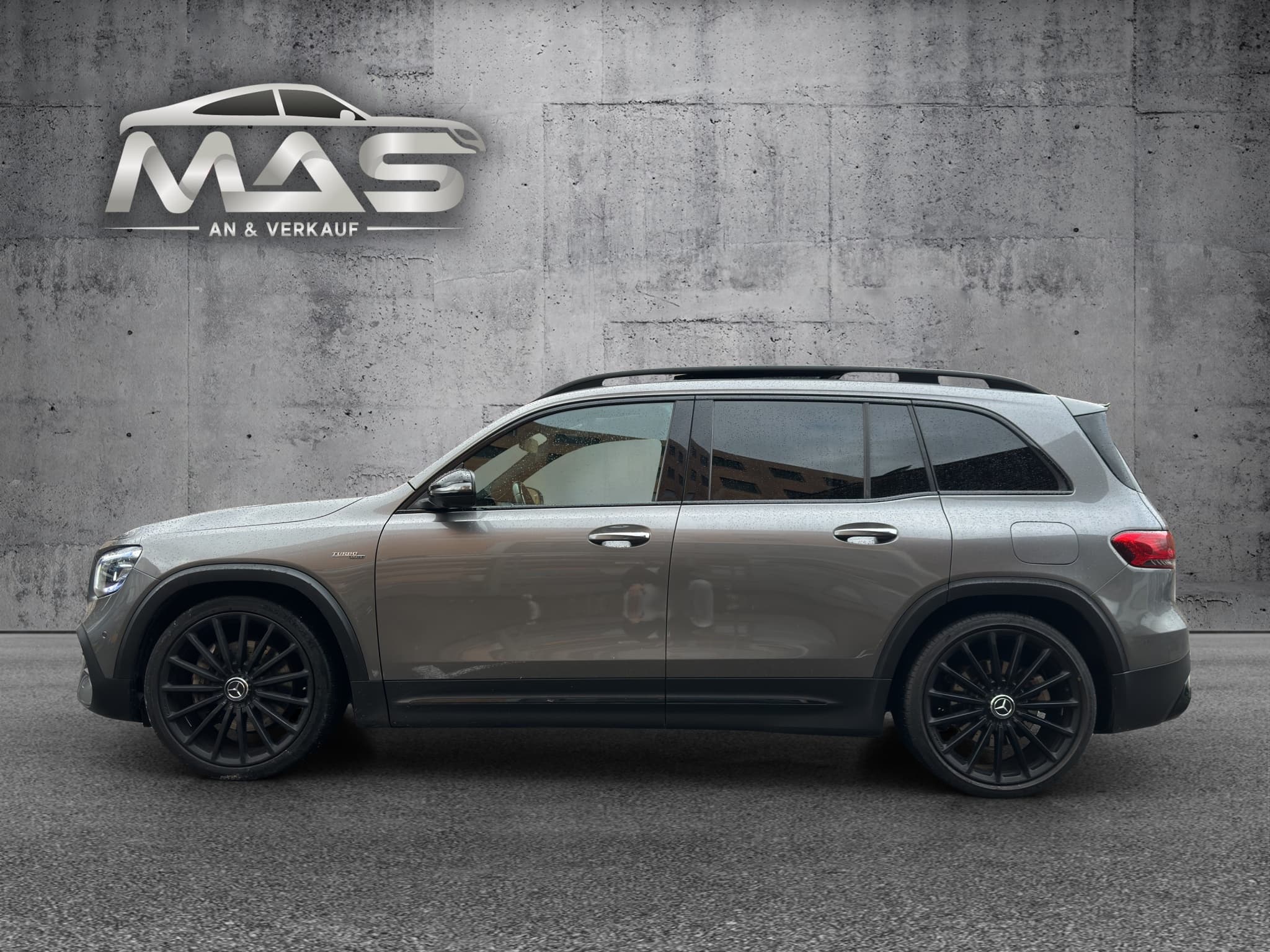 MERCEDES-BENZ GLB 35 AMG 3