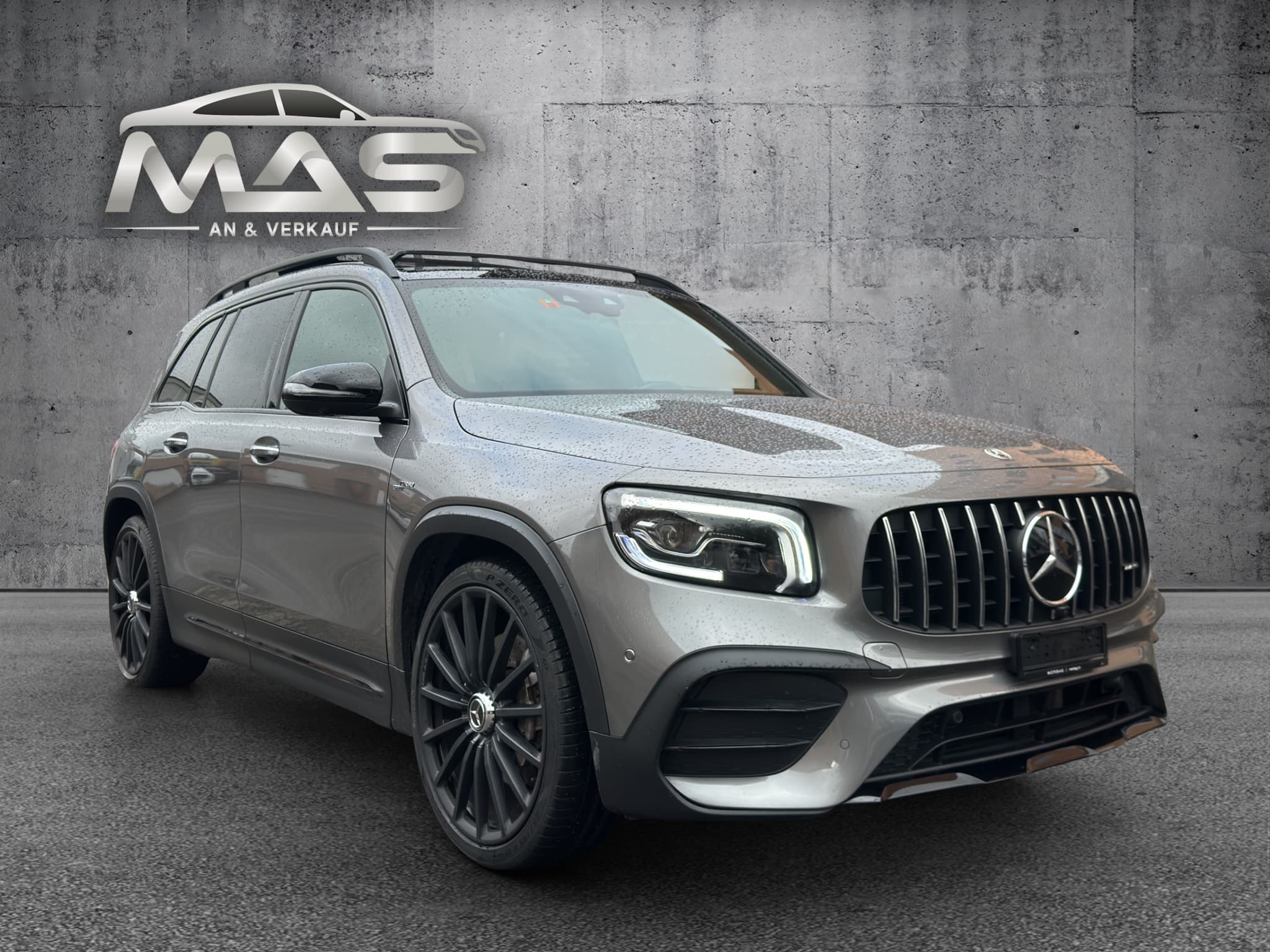 MERCEDES-BENZ GLB 35 AMG 8