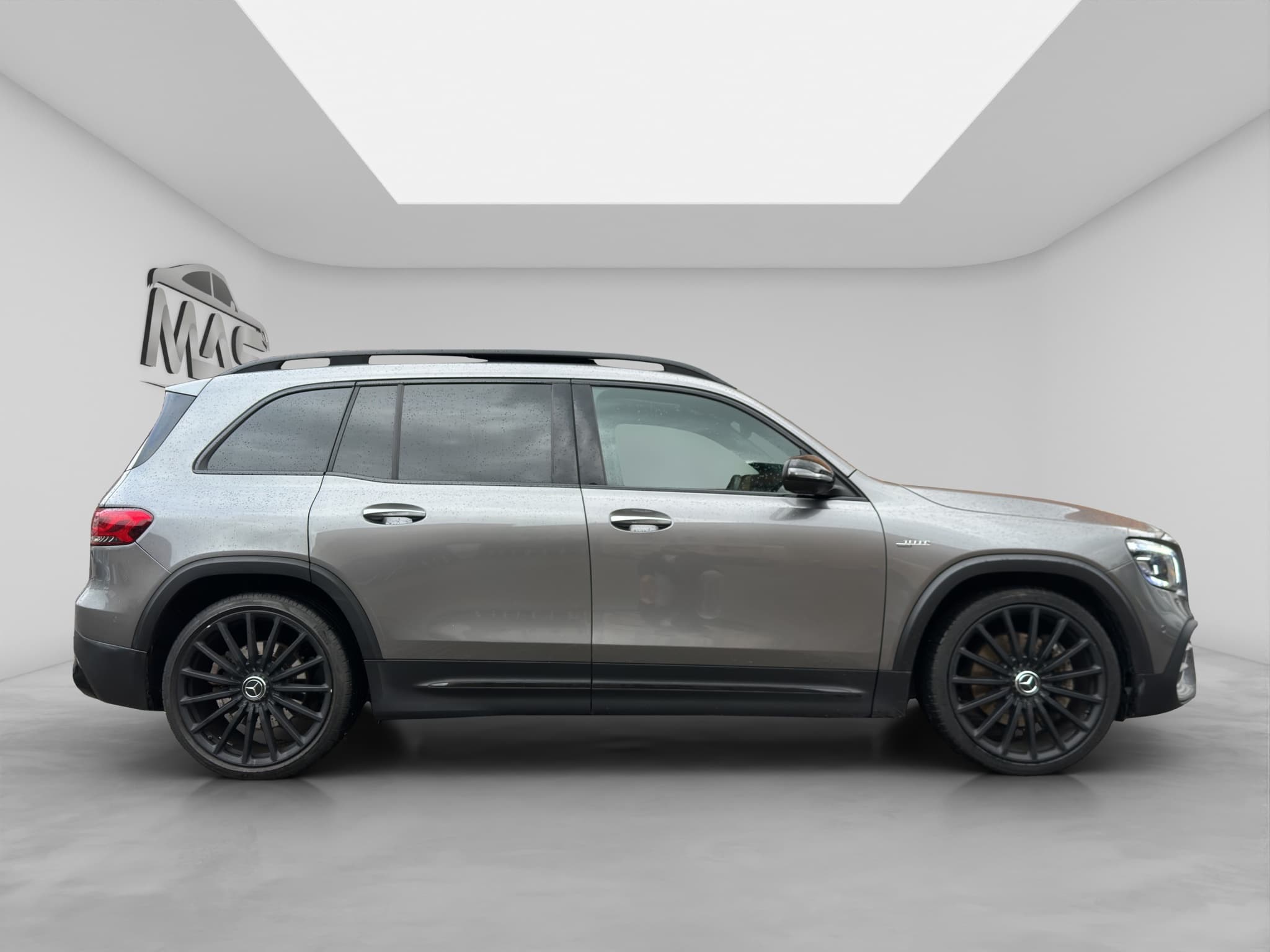 MERCEDES-BENZ GLB 35 AMG 7