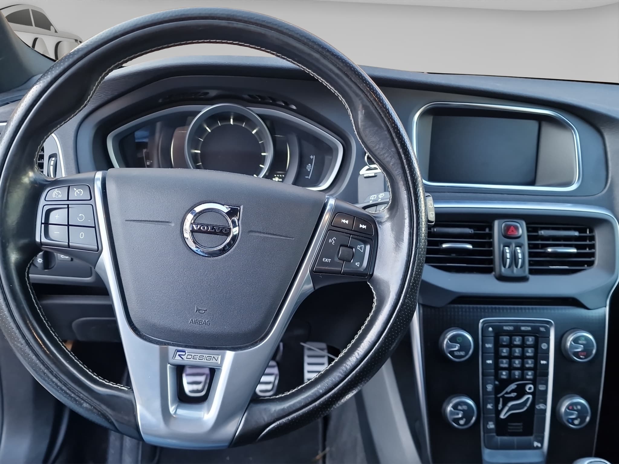 VOLVO V40 10
