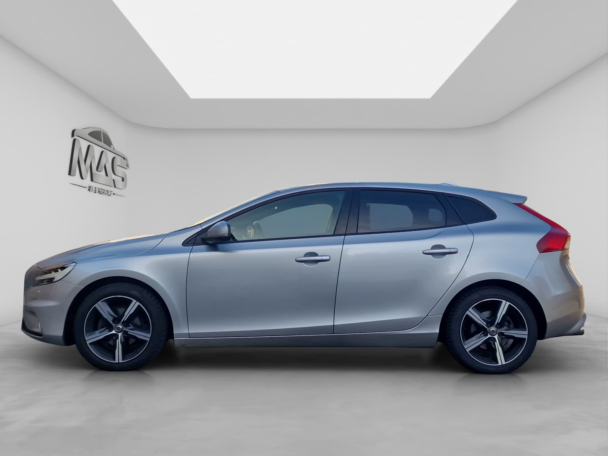 VOLVO V40 3