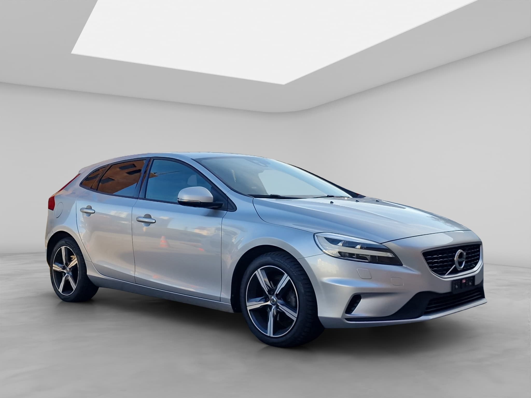 VOLVO V40 8