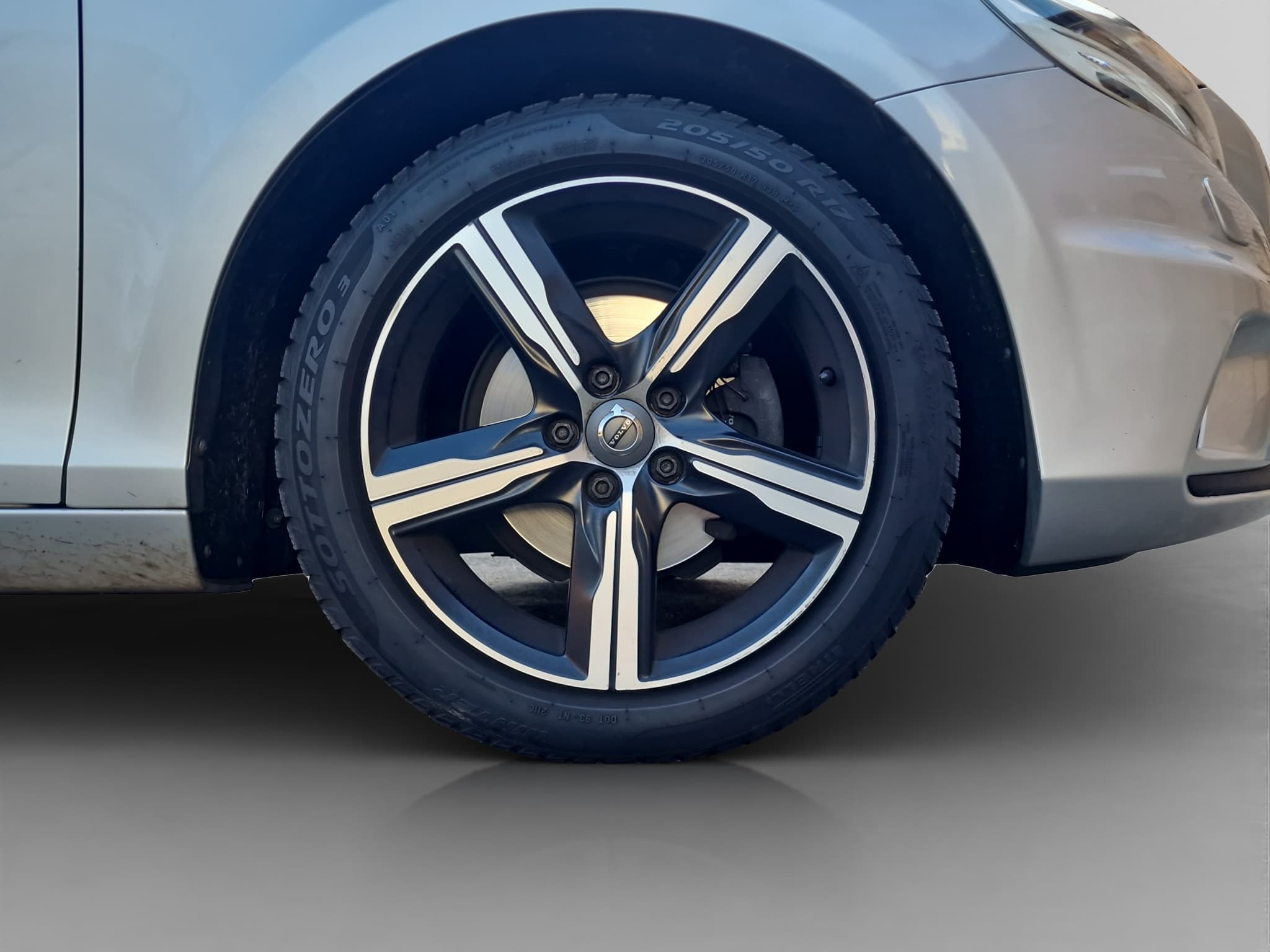 VOLVO V40 13