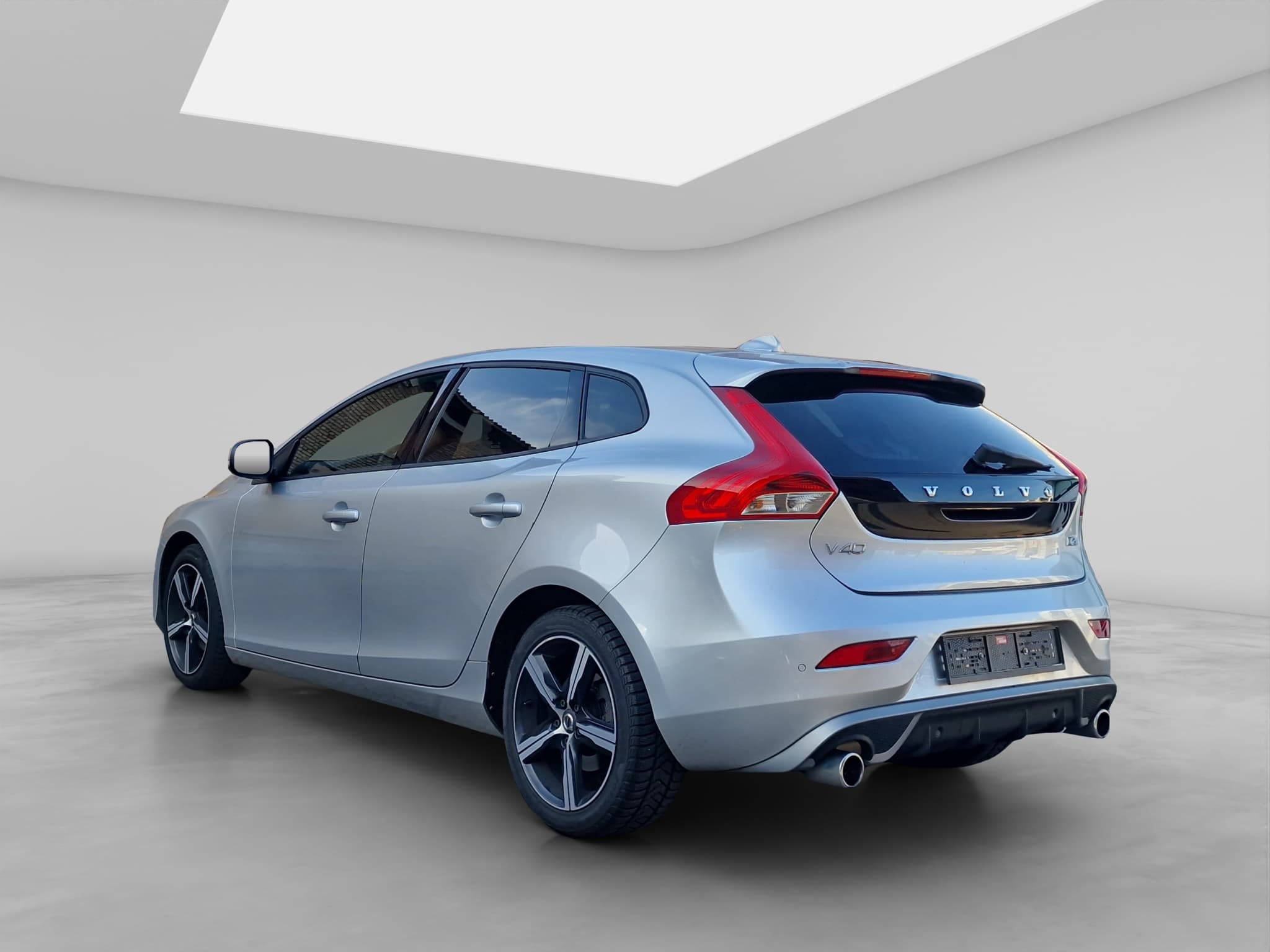 VOLVO V40 4