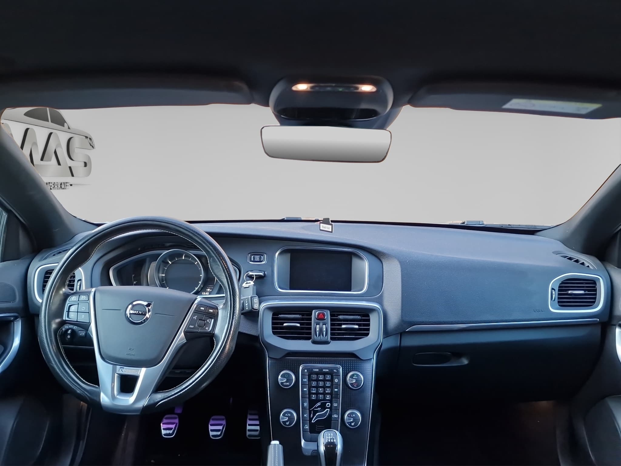 VOLVO V40 11