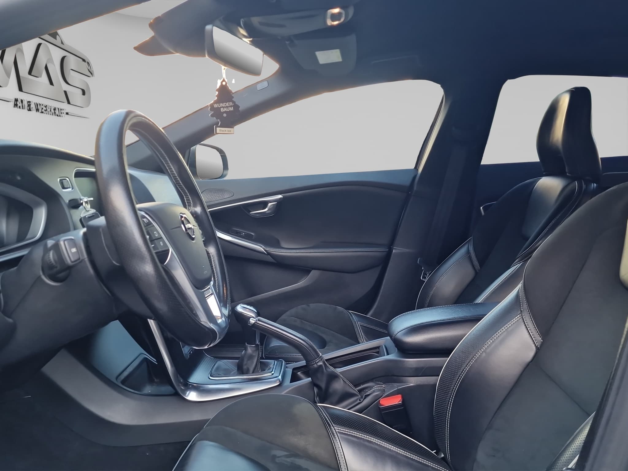 VOLVO V40 9