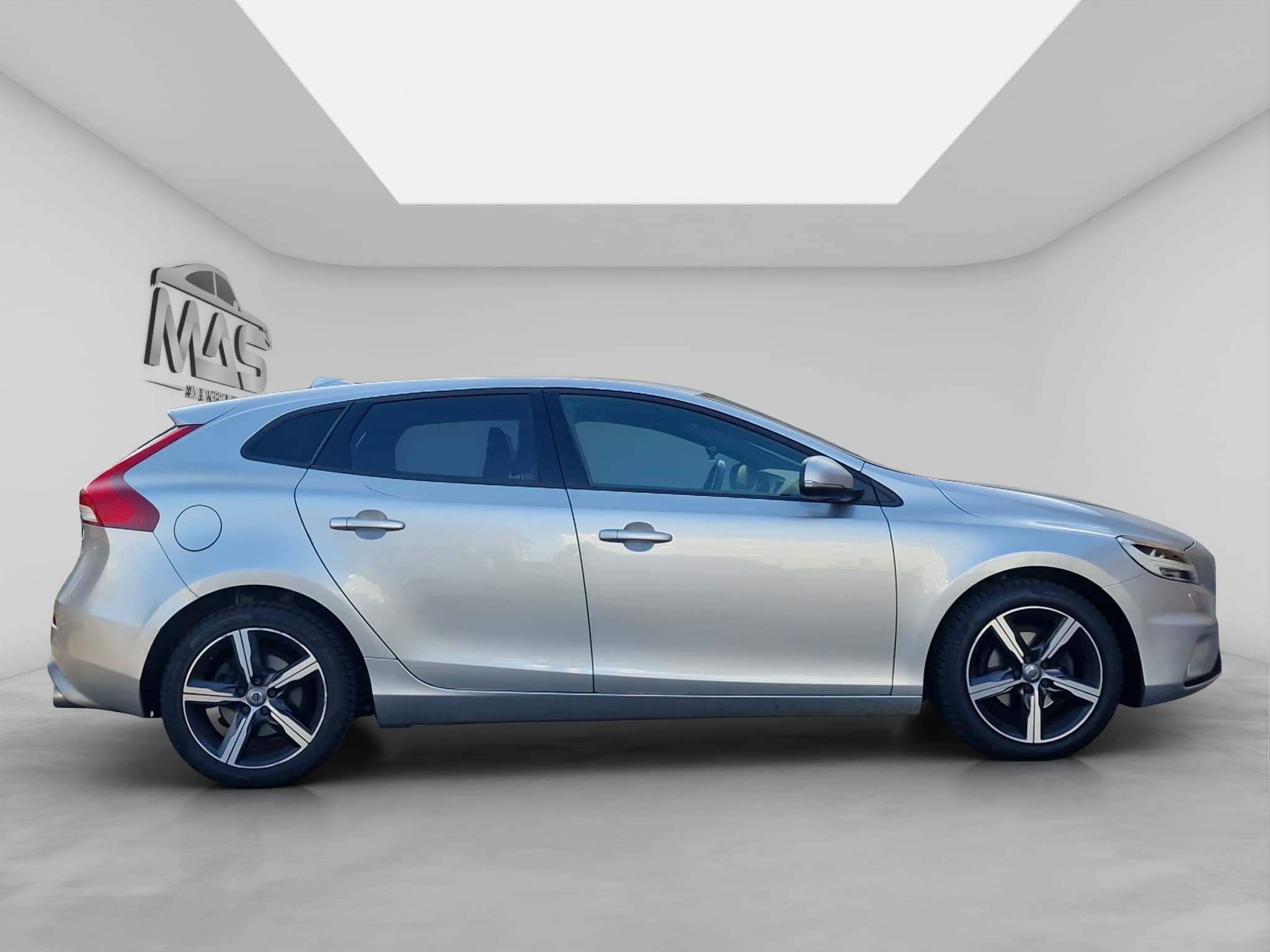 VOLVO V40 7