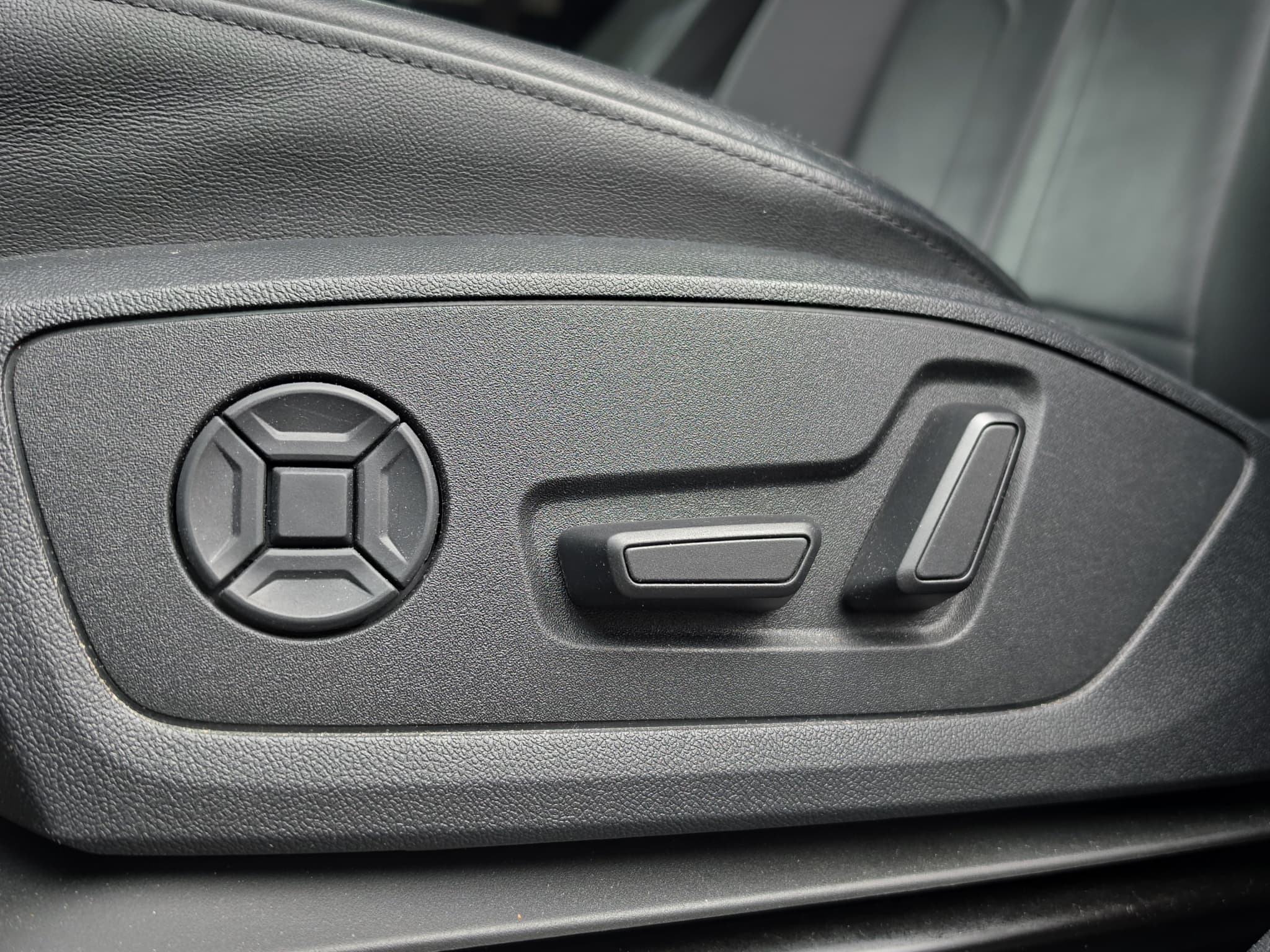AUDI Q3 12