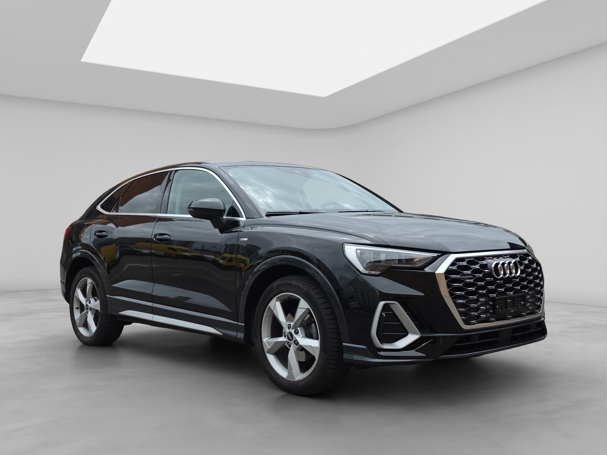 AUDI Q3 8