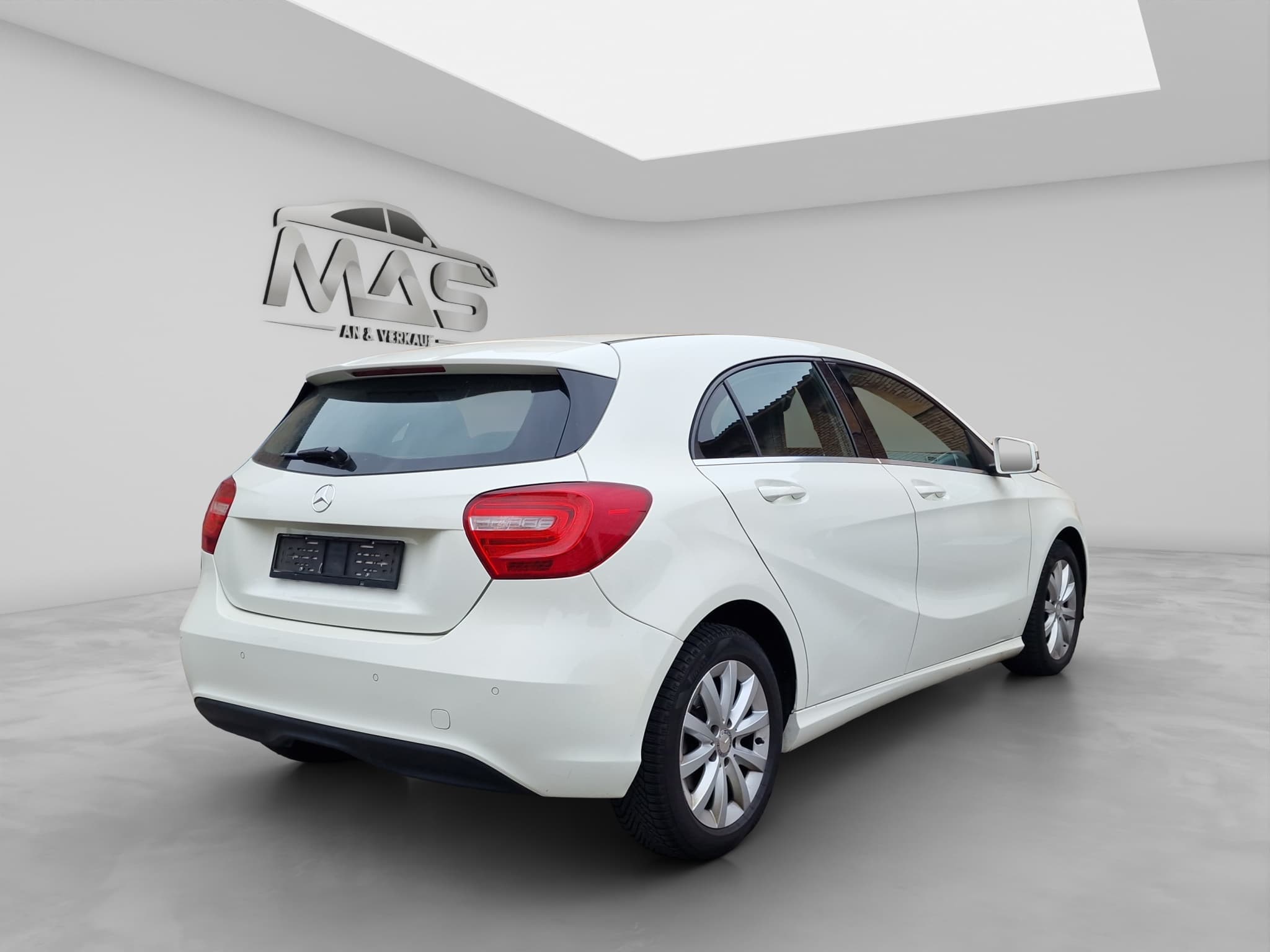 MERCEDES-BENZ A 180 6