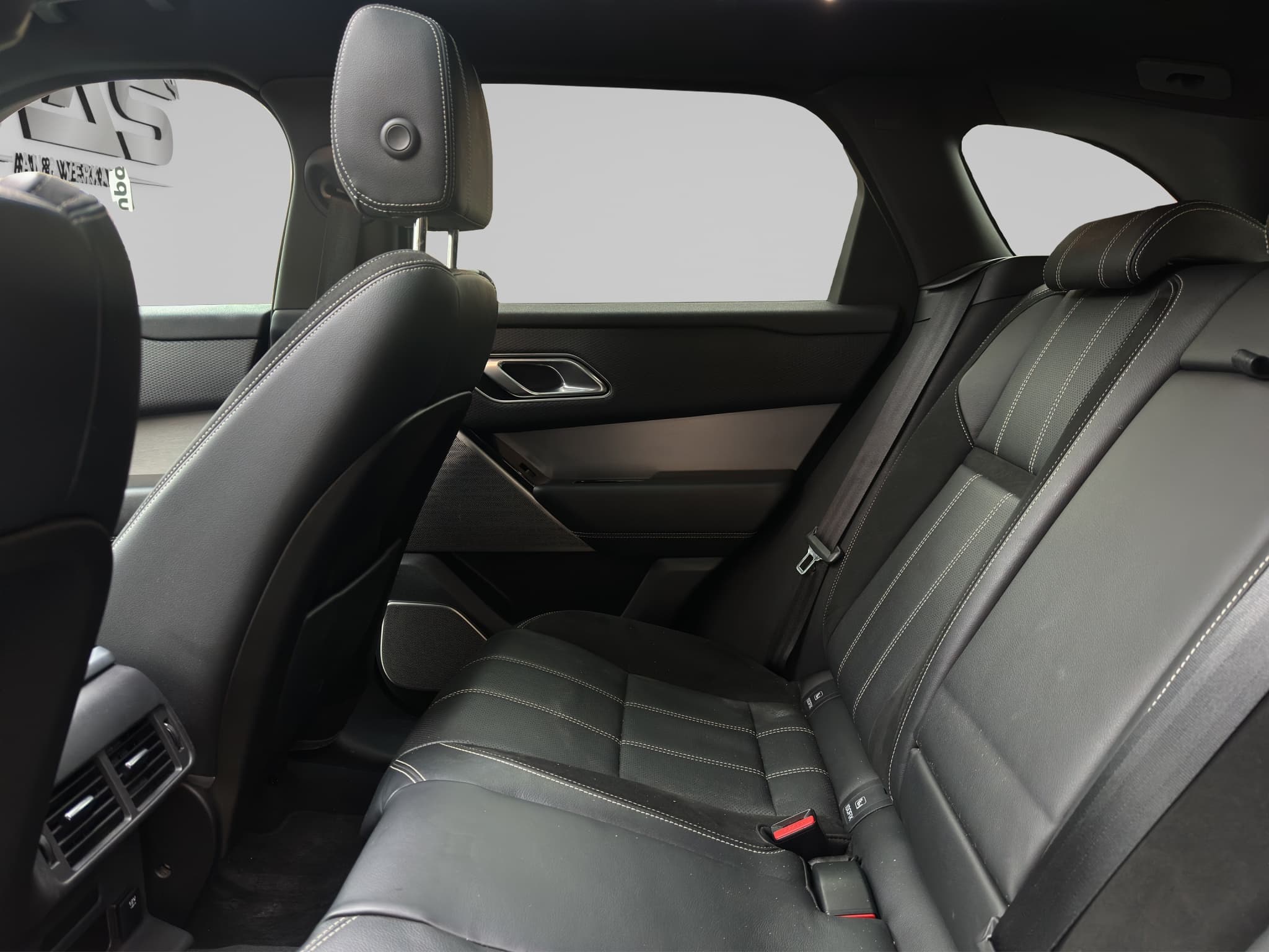 LAND ROVER RANGE ROVER VELAR 11