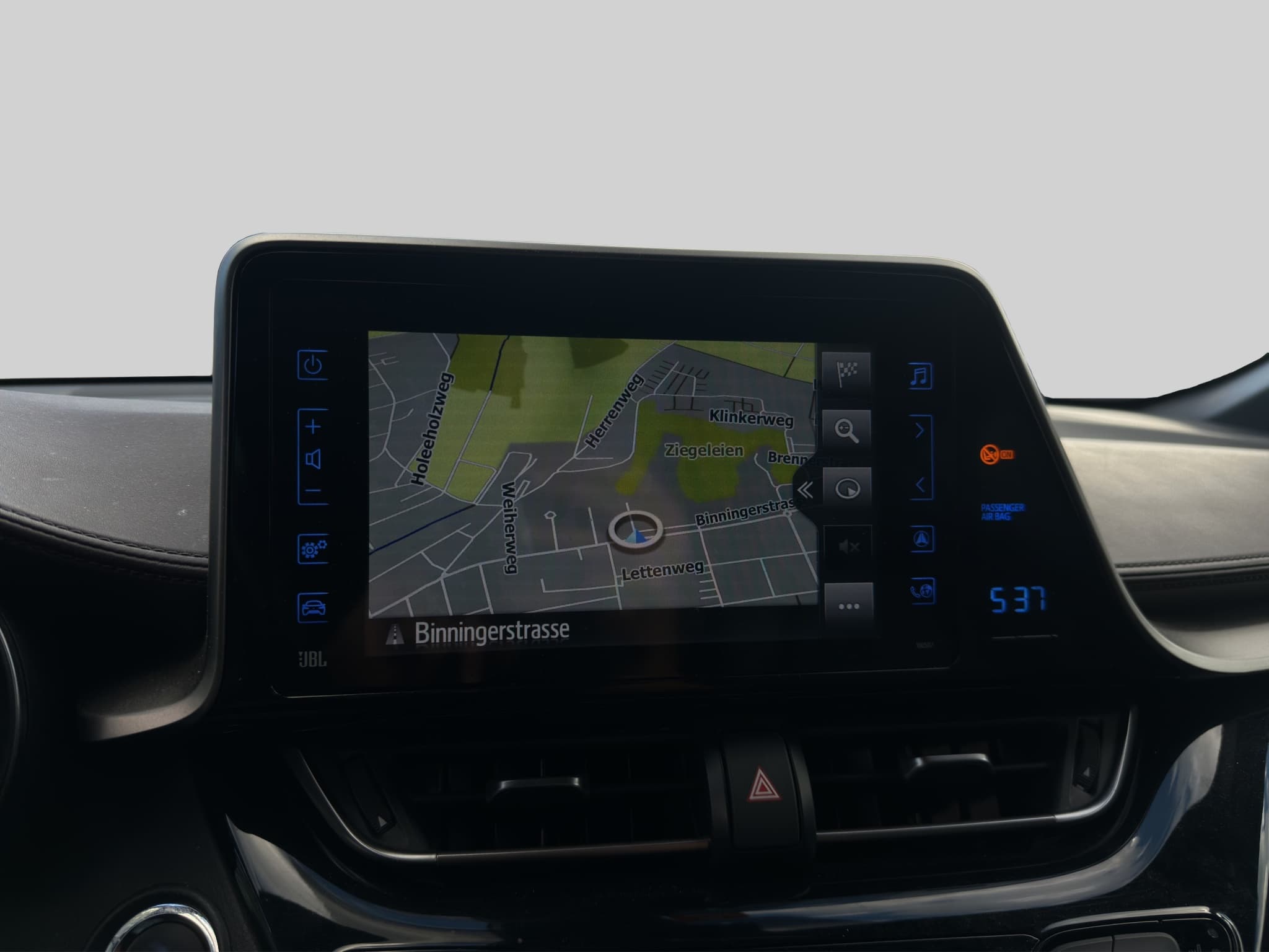 TOYOTA C-HR 13
