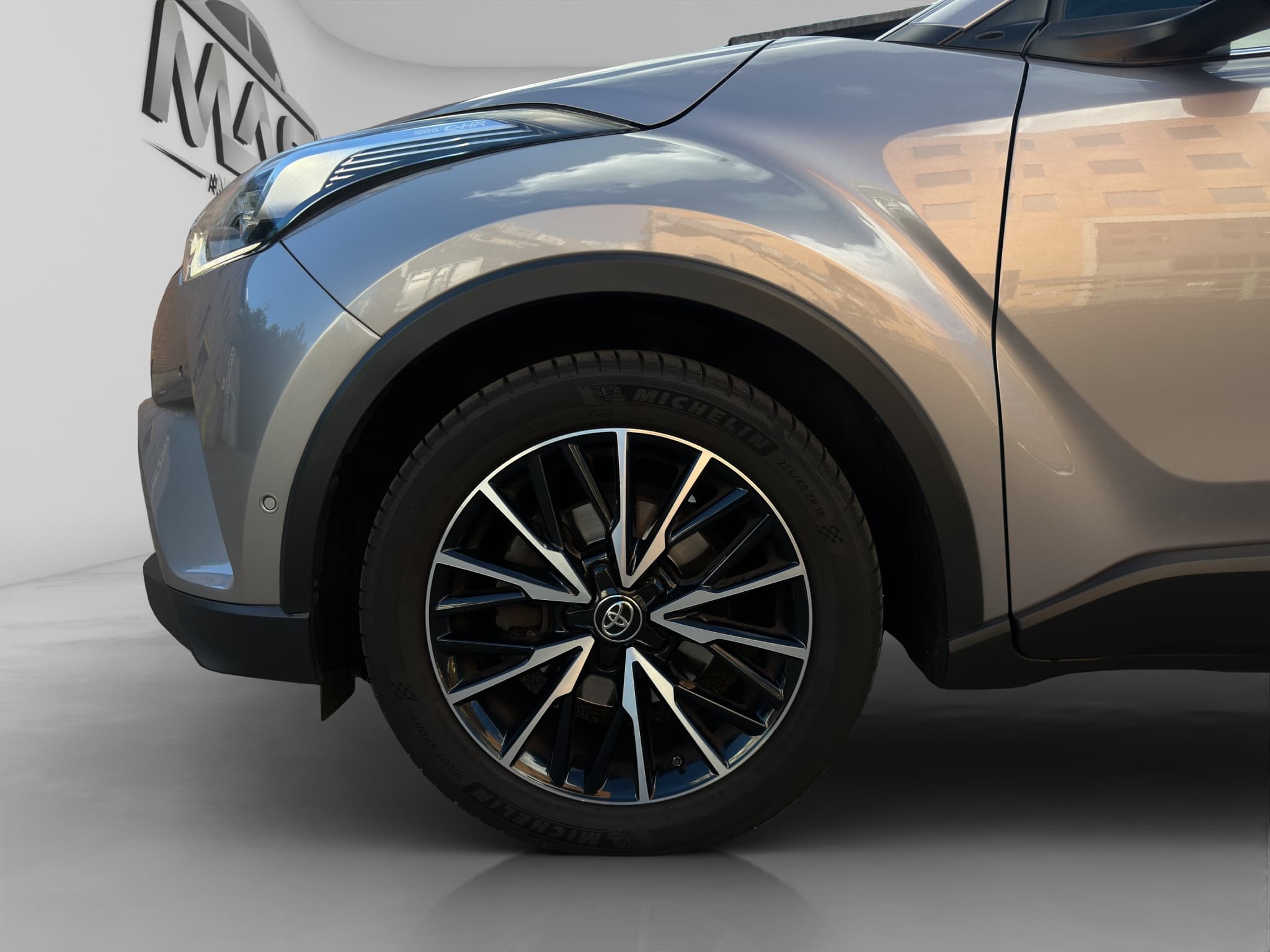 TOYOTA C-HR 16