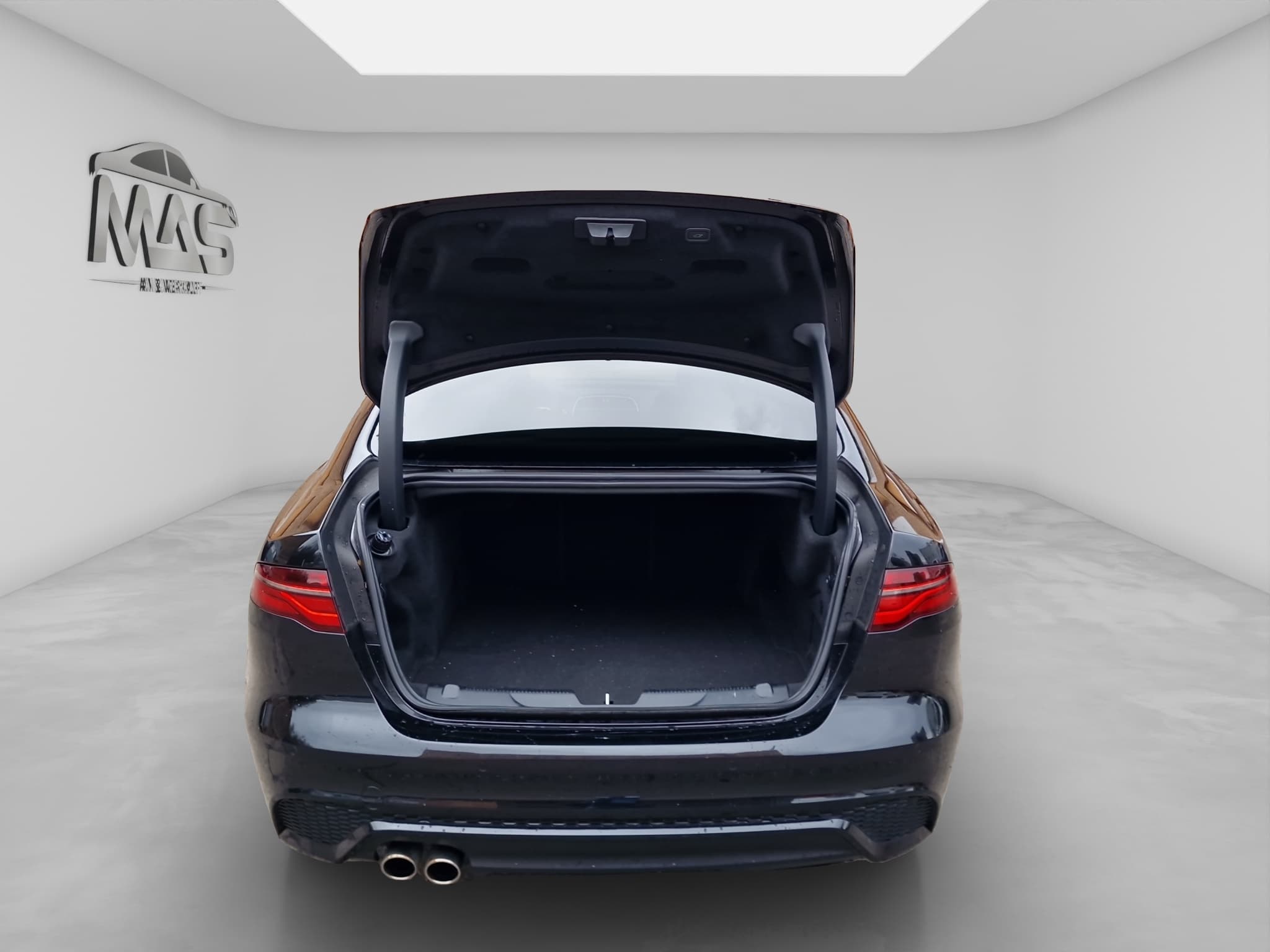 JAGUAR XE 13