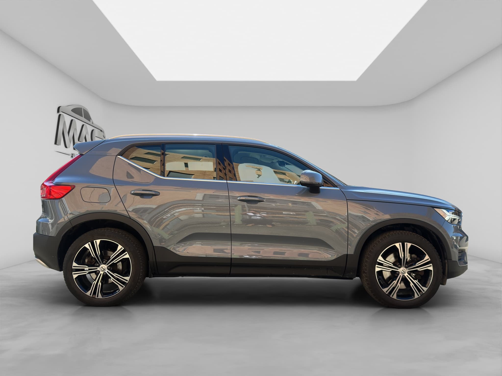 VOLVO XC40 7