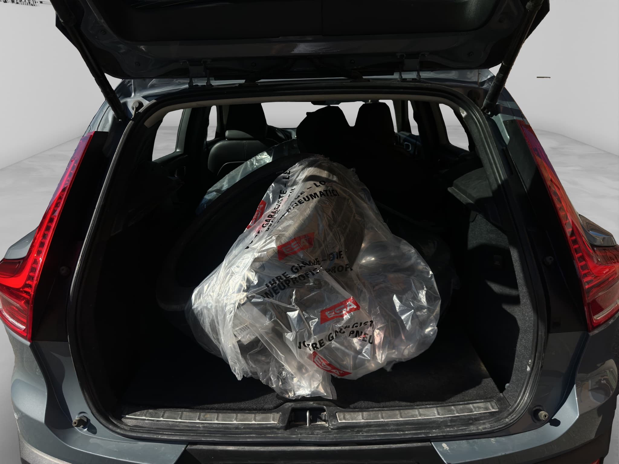 VOLVO XC40 17
