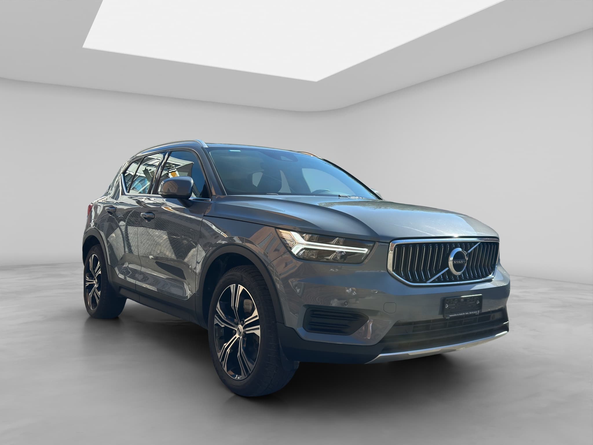 VOLVO XC40 8