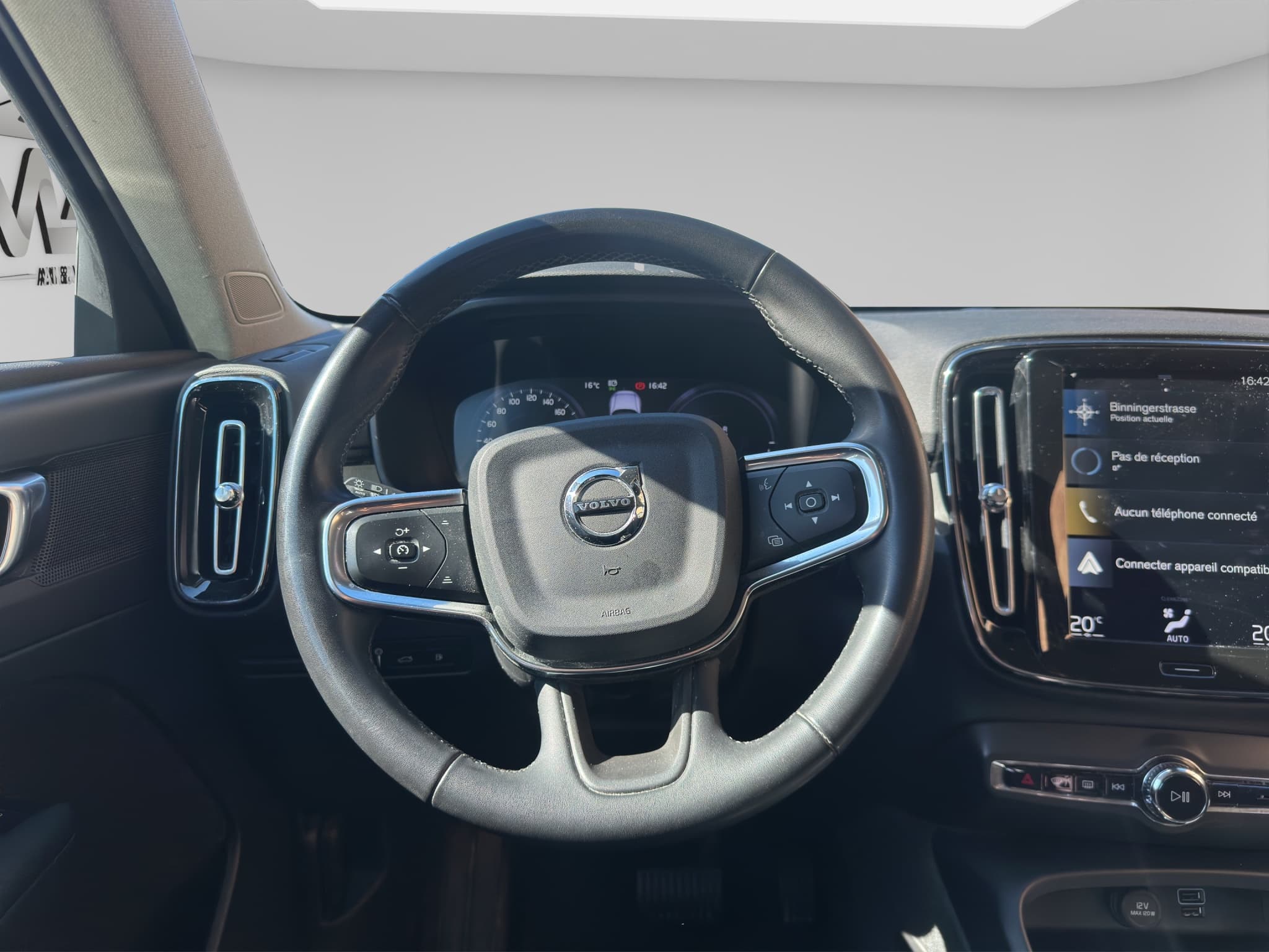 VOLVO XC40 10