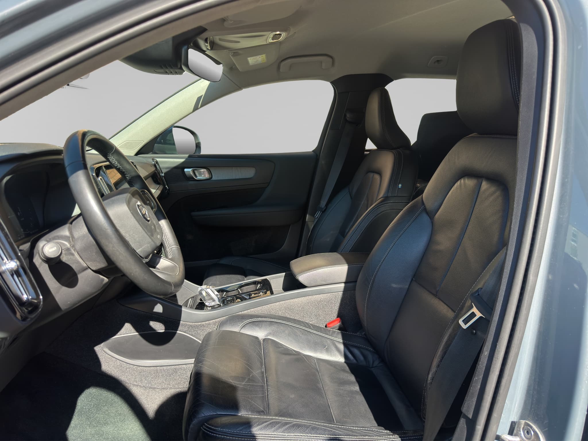VOLVO XC40 9