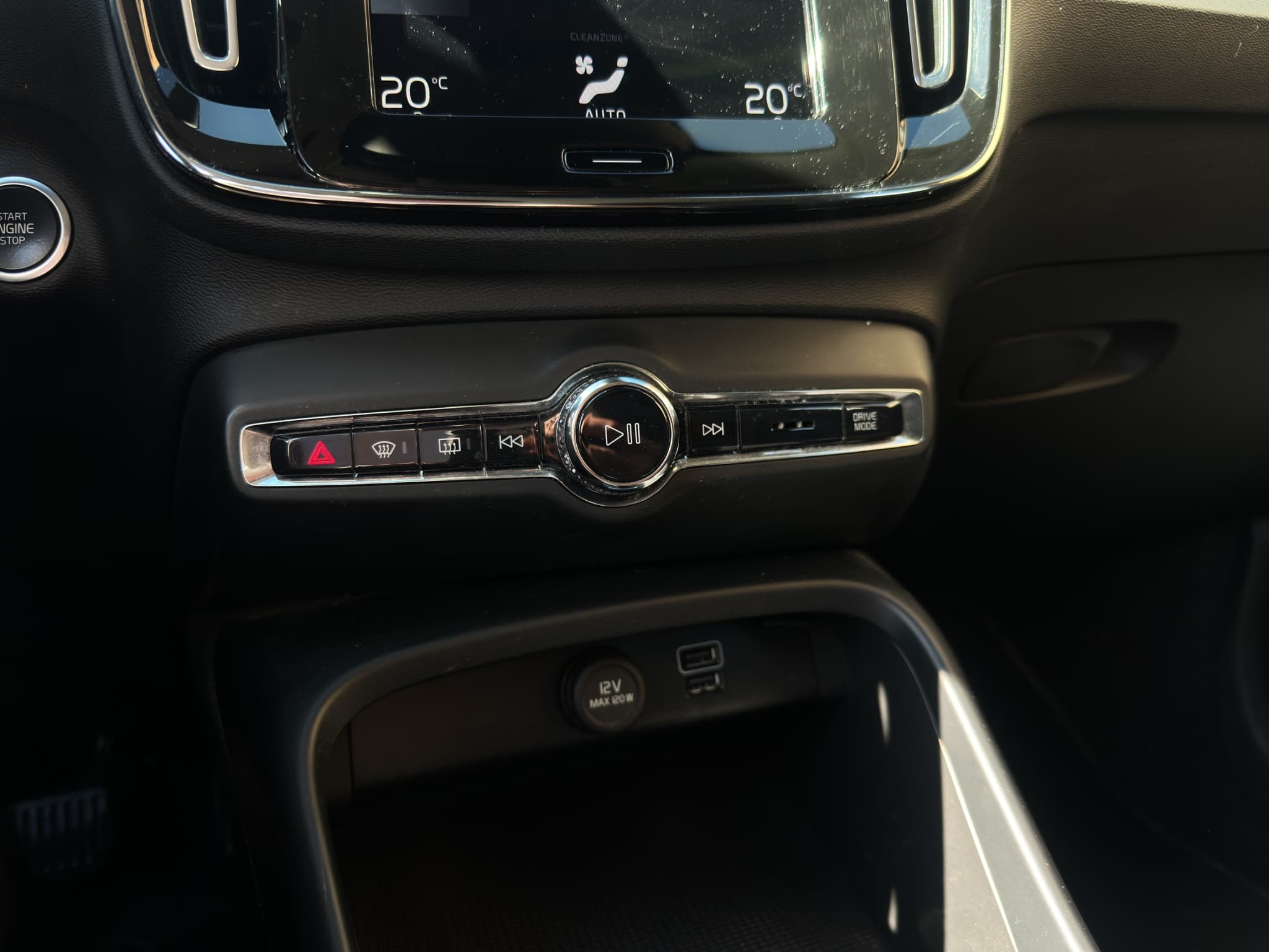 VOLVO XC40 15